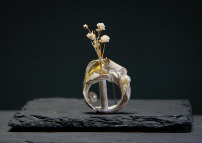 Prendedor macetero cinta y perlas