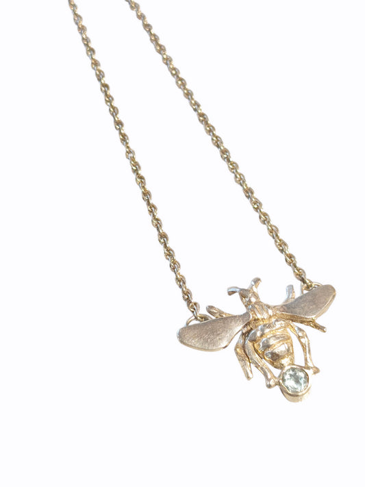 Collar abeja con topacio sky blue
