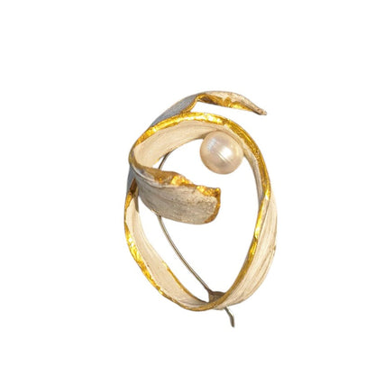 Prendedor cinta, oro y perlas