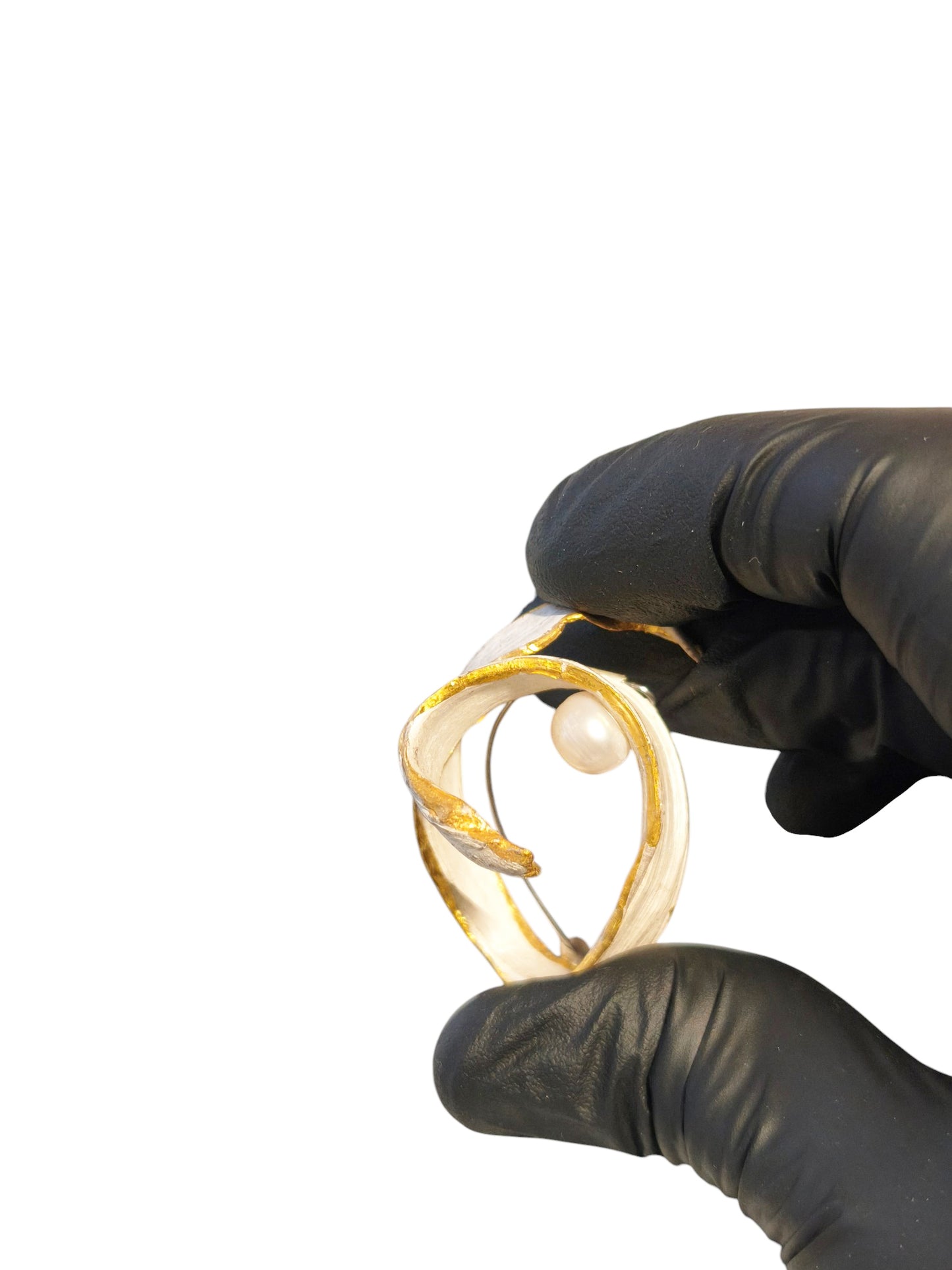 Prendedor cinta, oro y perlas